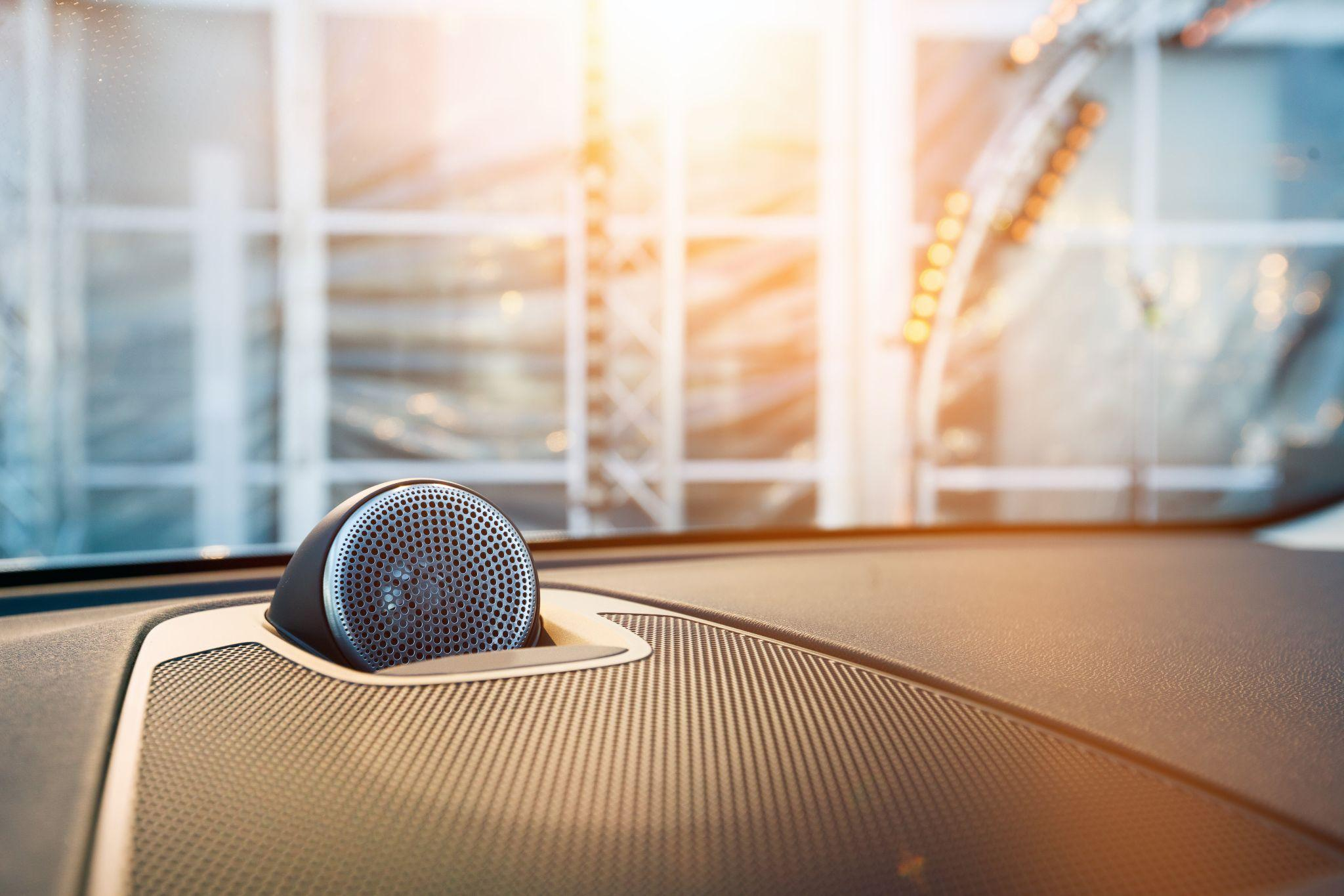 カーオーディオから音が出ないときに最初に確認すべきこと