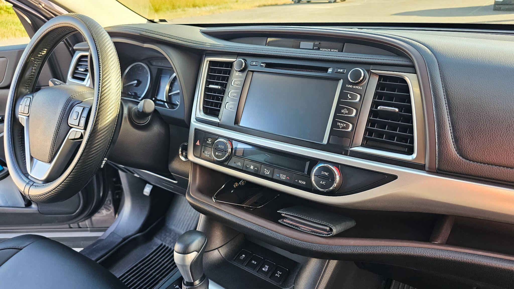 カーオーディオは自分で交換できる？DIYとプロに依頼する判断基準