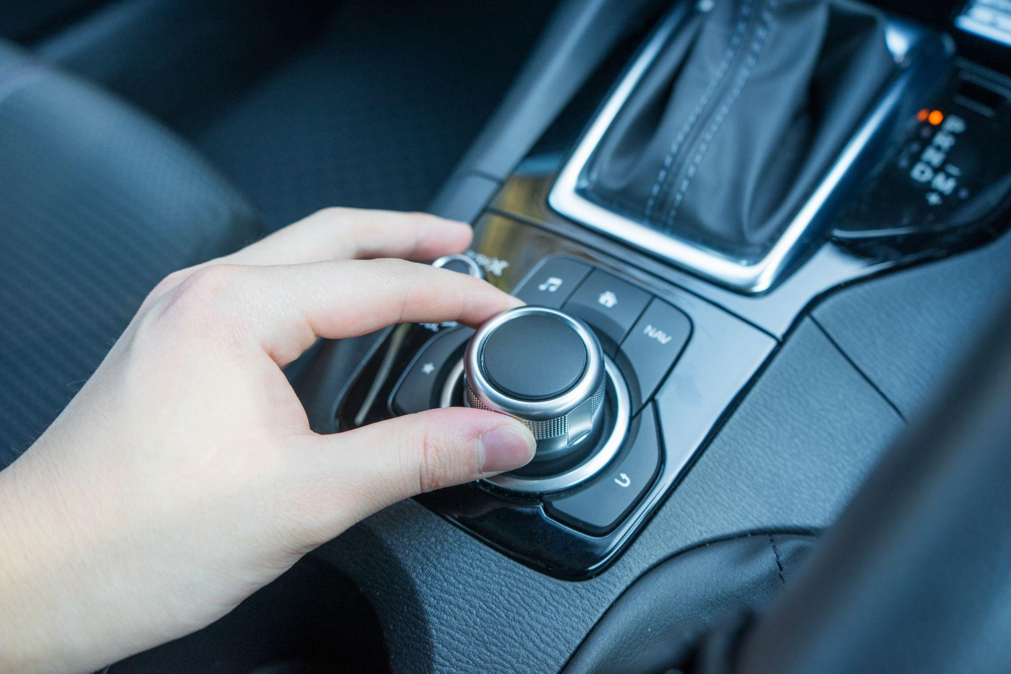 カーオーディオの音が出ない主な原因