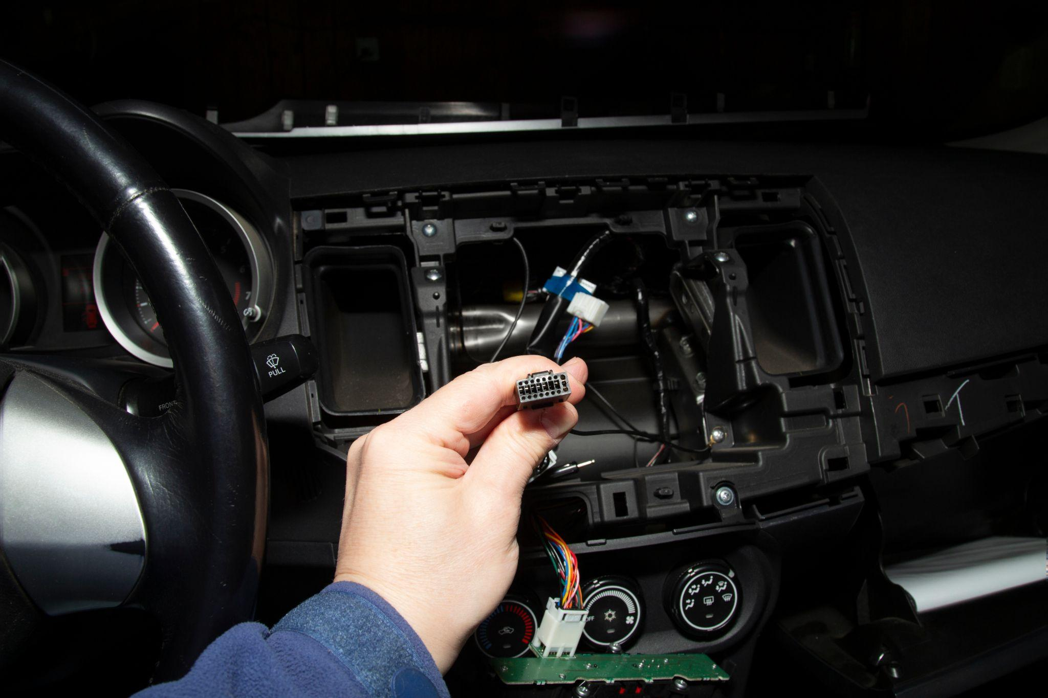 カーオーディオ交換の基本手順